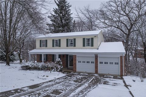 221 Disney Dr Moon/Crescent Twp PA 15108