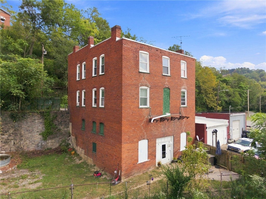 32 Brown Street