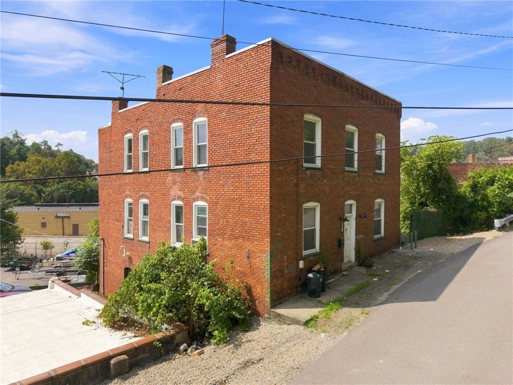 32 Brown Street