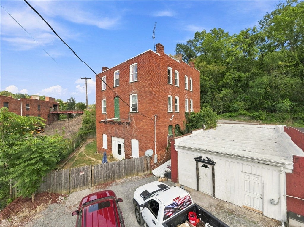 32 Brown Street