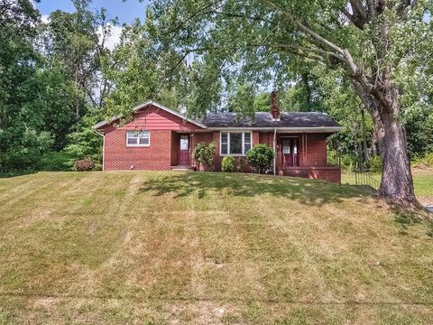 Photo of 2977 Chautauqua Dr, Gibsonia, PA 15044 (MLS # 1727265)