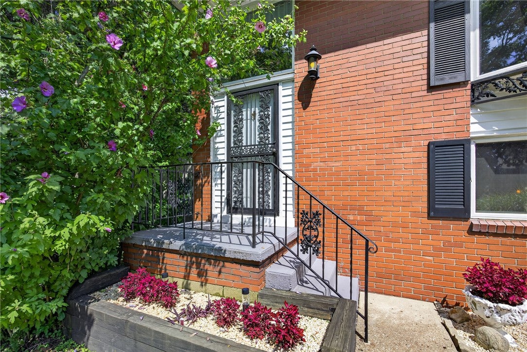 27 Sunset Dr