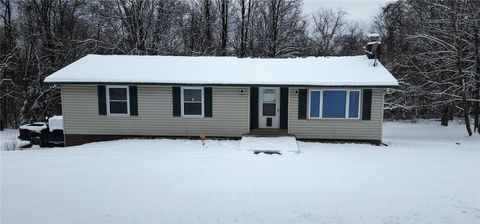 Photo of 188 Laura Dr, Clinton, PA 15026 (MLS # 1732496)