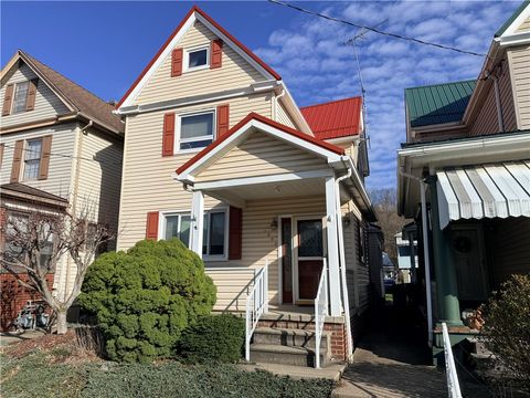 Photo of 1304 5th Ave, Ford City, PA 16226 (MLS # 1744737)