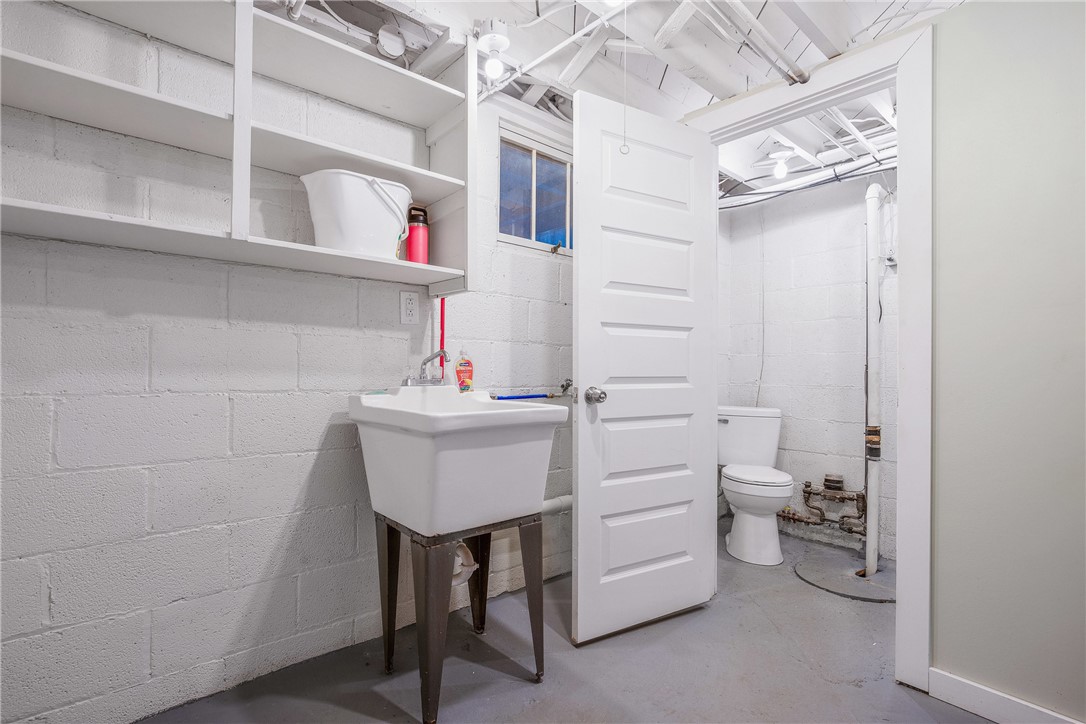 Westmont Hilltop School District, Pennsylvania 15905, United States, 3 Bedrooms Bedrooms, ,3 BathroomsBathrooms,Residential,Active,89369