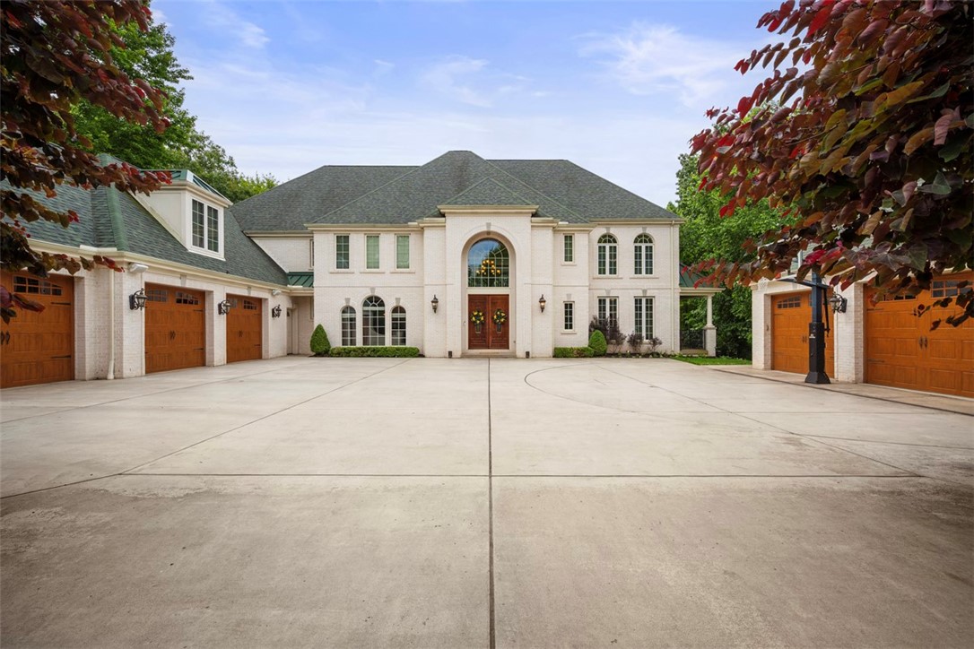 406 Blackstone Ln