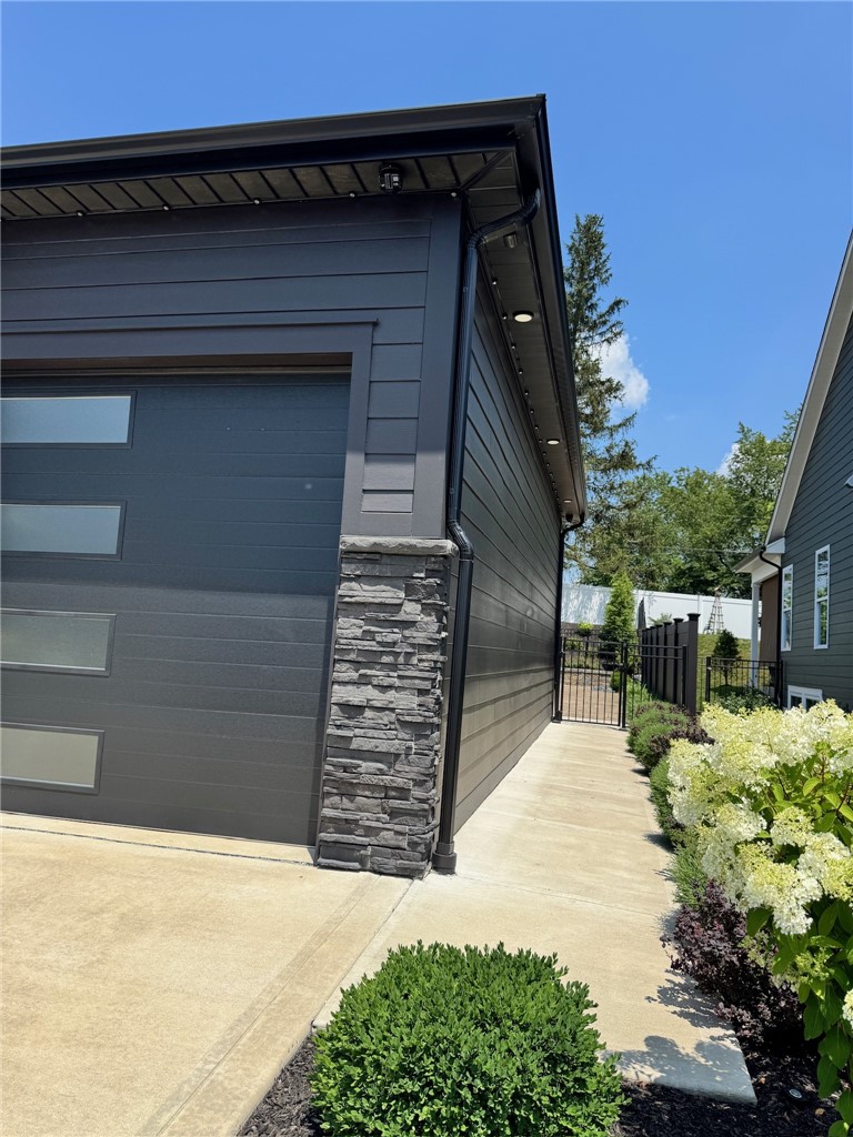 1007 Honey Locust Dr