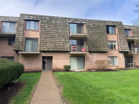 1515 Forest Green Dr Moon/Crescent Twp PA 15108