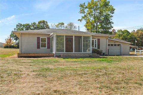 197 Douglass Rd Beaver Falls PA 15010