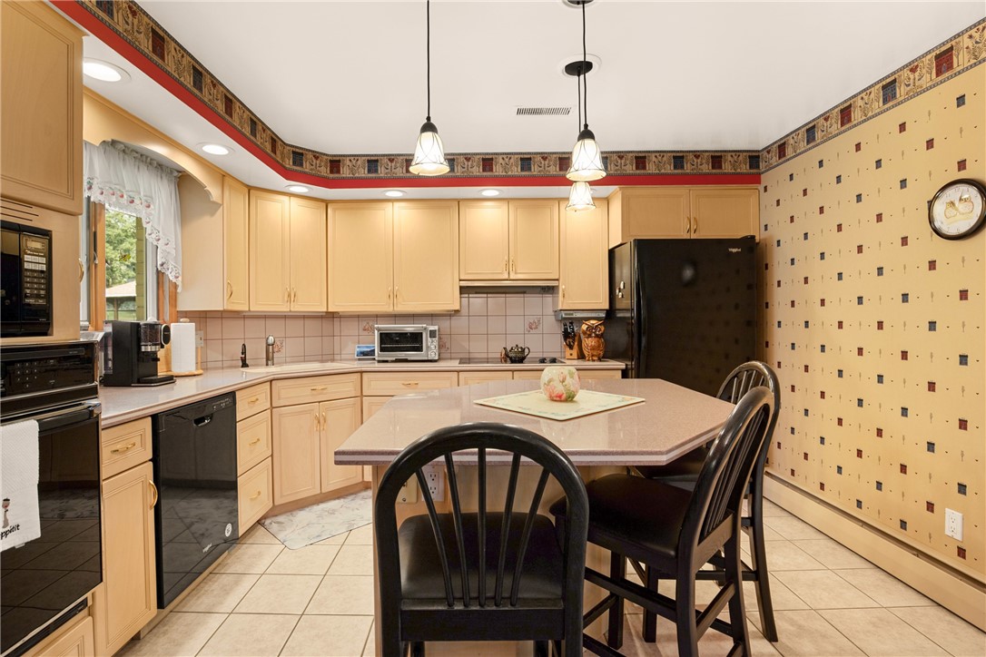 Westmont Hilltop School District, Pennsylvania 15905, United States, 2 Bedrooms Bedrooms, ,2 BathroomsBathrooms,Residential,Pending,188202