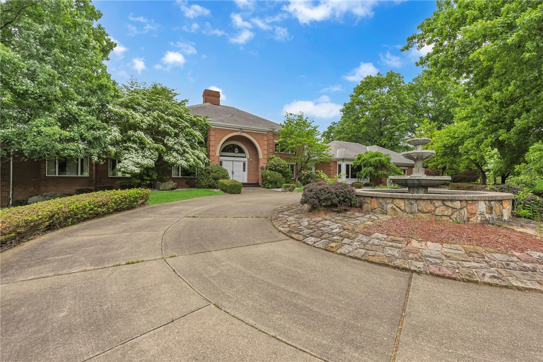450 Knollwood Cir