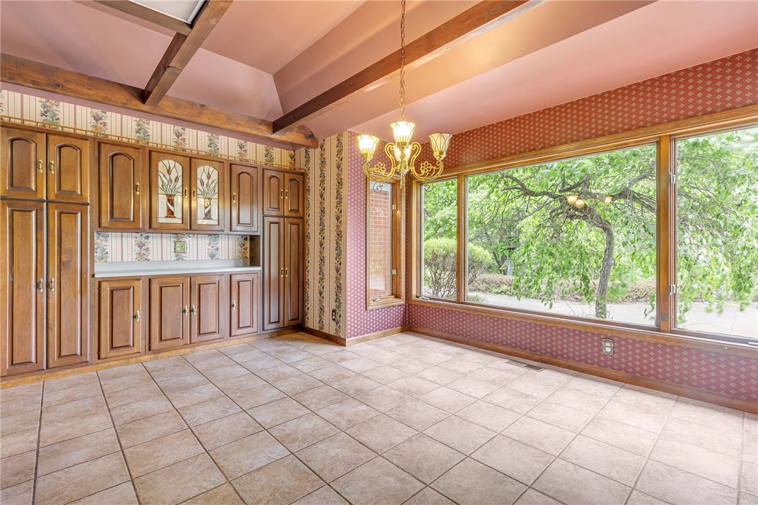 450 Knollwood Cir