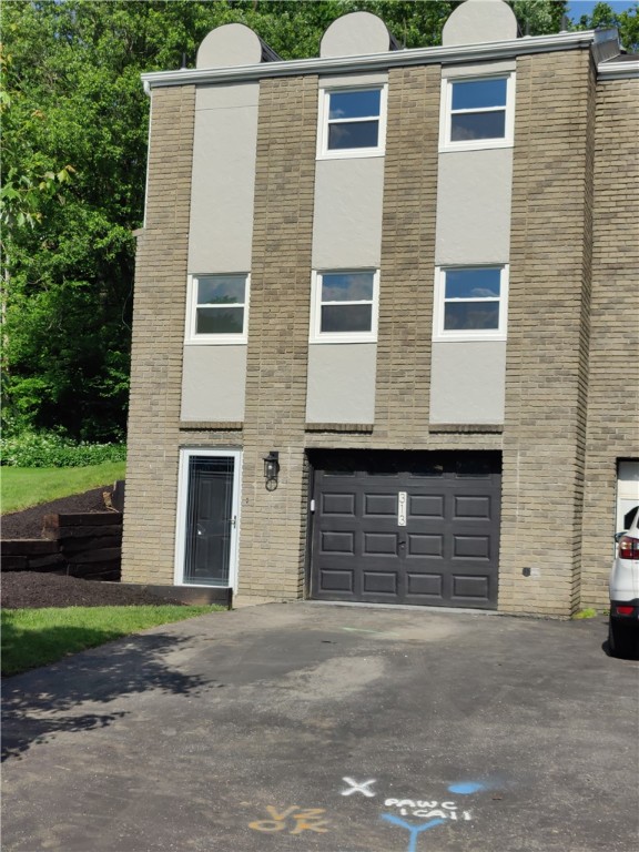 View Jefferson Hills, PA 15025 townhome