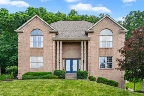 Photo of 114 Oakview Dr, Cranberry Twp, PA 16066 (MLS # 1763068)