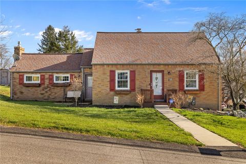 Photo of 127 Hoffman St, Glenshaw, PA 15116 (MLS # 1745873)