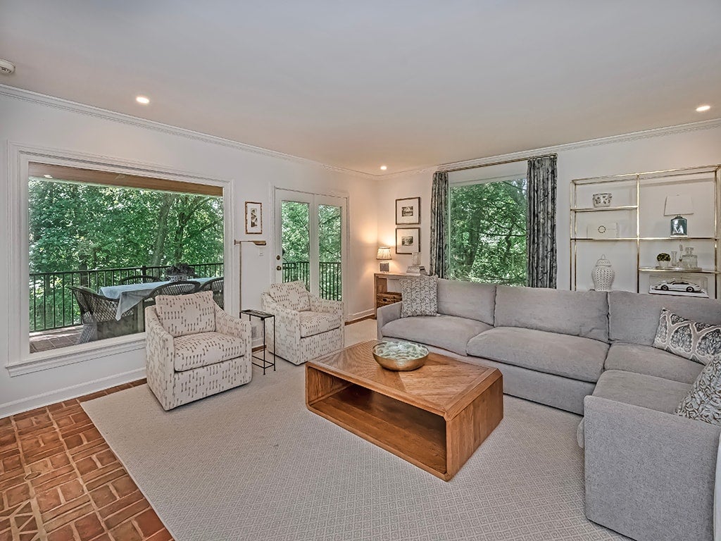 1256 Fox Chapel Road