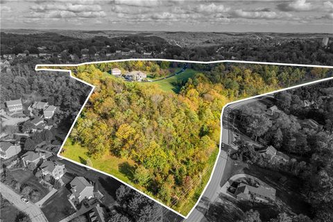 Photo of 350 Cedar Dr, Washington, PA 15301 (MLS # 1743150)