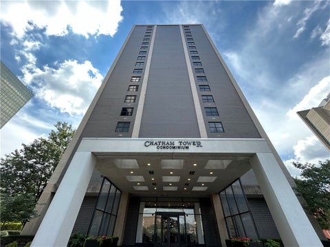 Photo for 112 Washington Place 17E