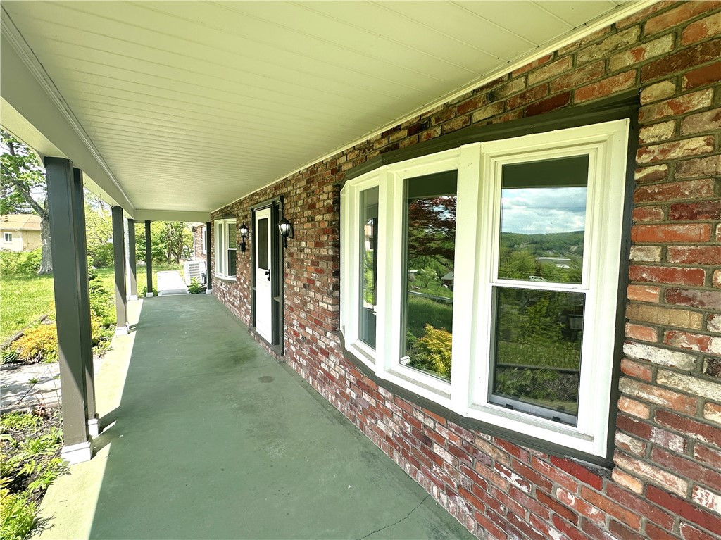 831 Ridge Avenue Ave, Jeannette, Pennsylvania image 2