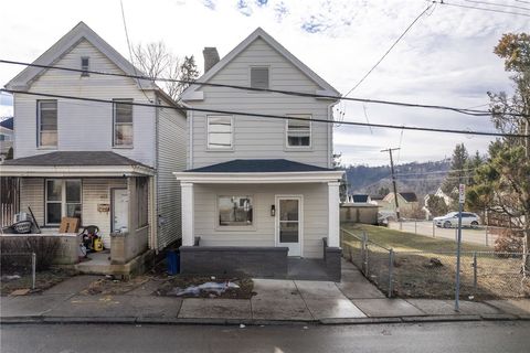 Photo of 12 Simms St, Pittsburgh, PA 15211 (MLS # 1741261)
