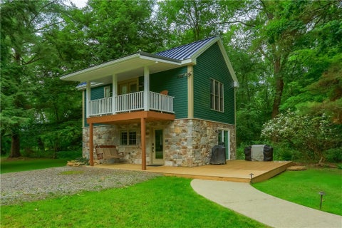Photo of 482 Shadyrest Rd, Ellwood City, PA 16117 (MLS # 1762012)