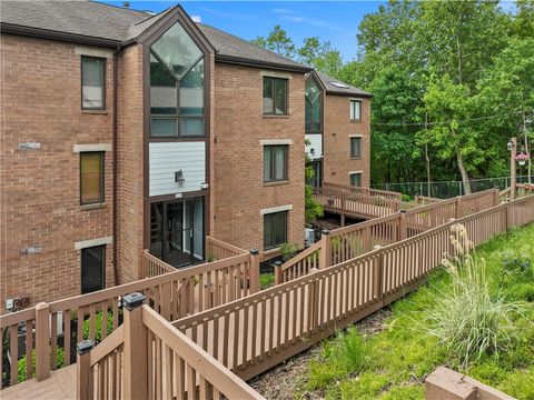 Photo of 1845 Clayton Ave #106, Pittsburgh, PA 15214 (MLS # 1752890)