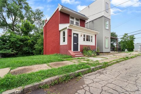 Photo of 5402 Kincaid St, Pittsburgh, PA 15206 (MLS # 1737936)