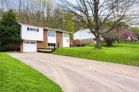 Photo of 125 Alpine Village Dr, Monroeville, PA 15146 (MLS # 1747938)