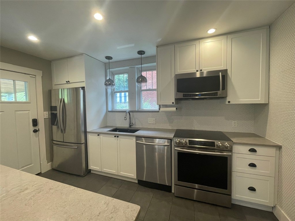 Mt Lebanon, Pennsylvania 15216, United States, 3 Bedrooms Bedrooms, ,3 BathroomsBathrooms,Residential,Active,176646