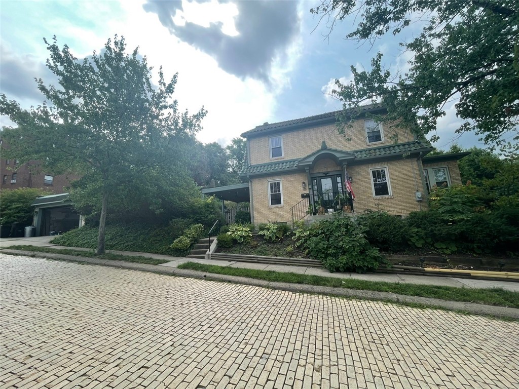 Mt Lebanon, Pennsylvania 15216, United States, 3 Bedrooms Bedrooms, ,3 BathroomsBathrooms,Residential,Active,176646