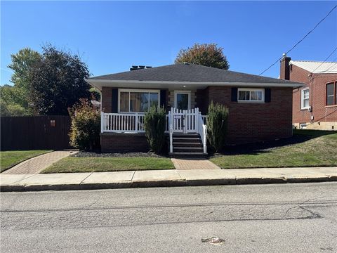 Photo of 206 8th Ave, Butler, PA 16001 (MLS # 1725665)