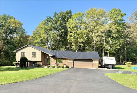 Photo of 467 Old Pulaski Rd, New Castle, PA 16105 (MLS # 1724065)