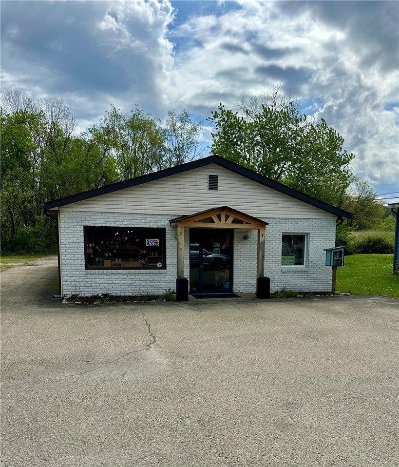 417 S Center Ave, New Stanton, PA 15672