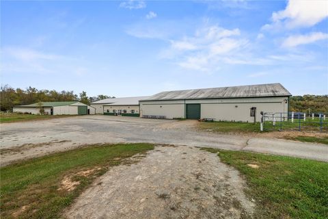 Photo of 260 Mountain Trail Ln, Acme, PA 15610 (MLS # 1725491)