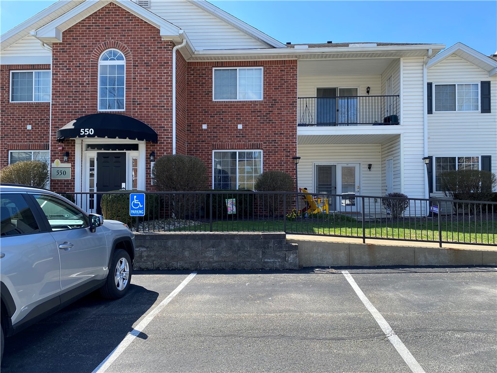 550 Hidden Ridge Court Ct #203, South Park, Pennsylvania image 1