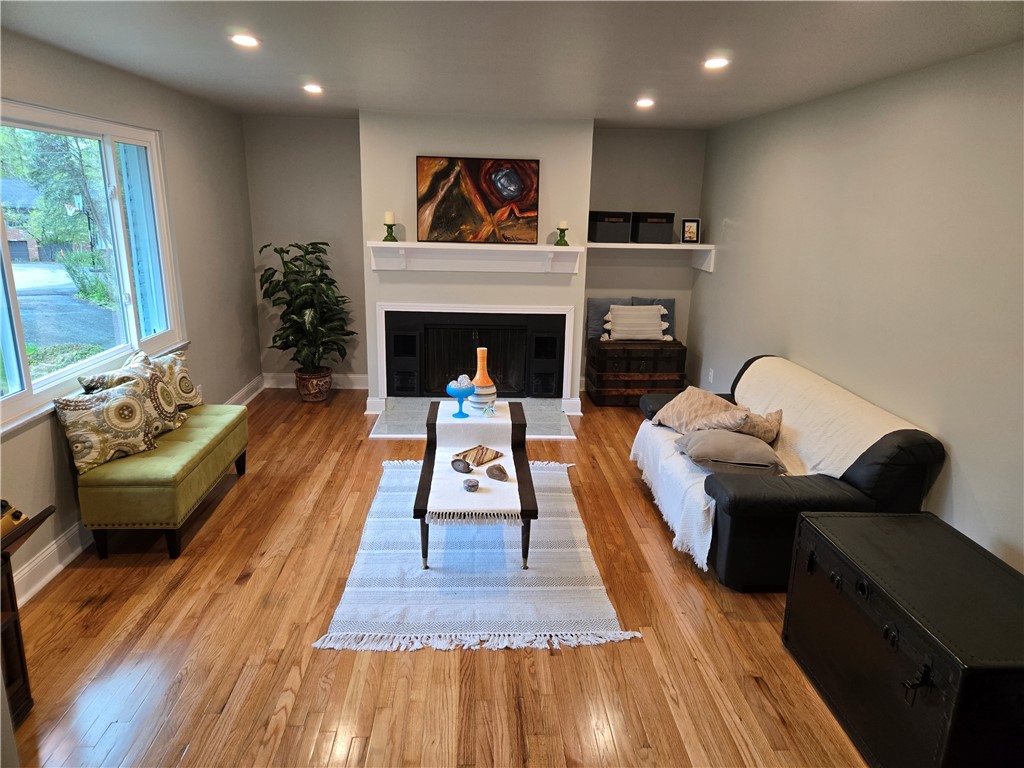 111 Greyfriar Dr