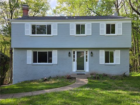 Photo of 111 Greyfriar Dr, Pittsburgh, PA 15215 (MLS # 1750844)