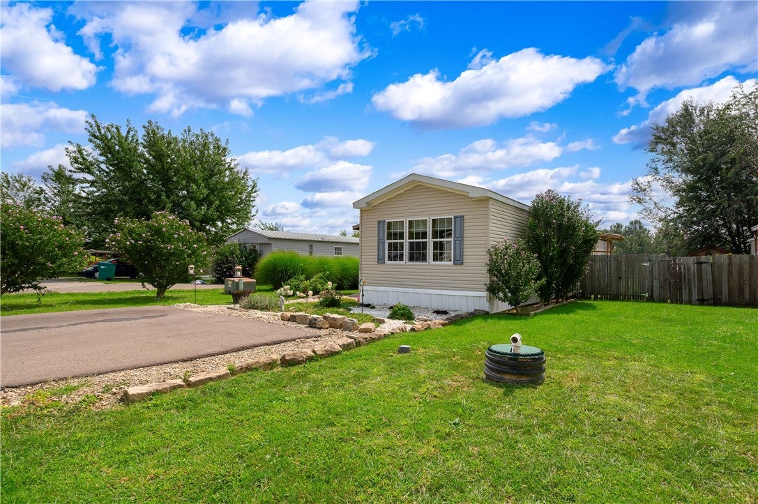 170 Rolling Valley Ln