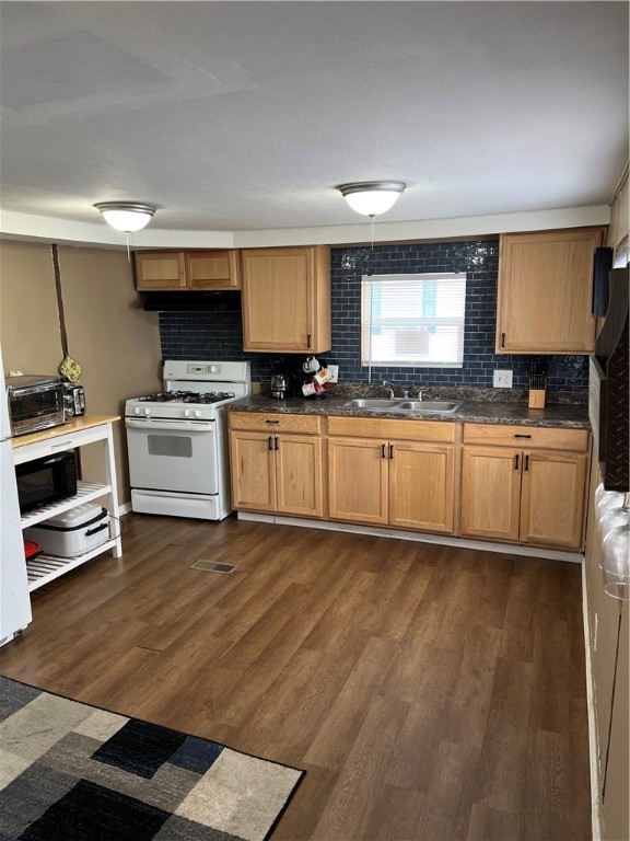 752 Regent Dr