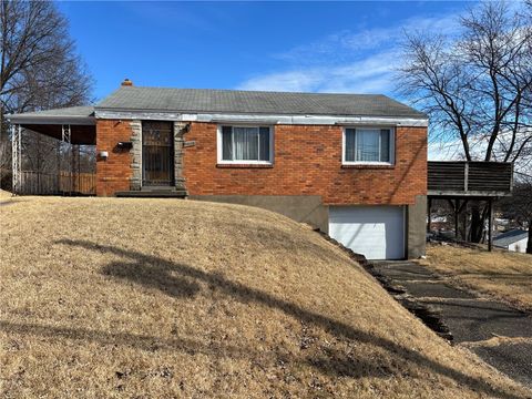 Photo of 1800 Mccully Rd, Pittsburgh, PA 15234 (MLS # 1744317)