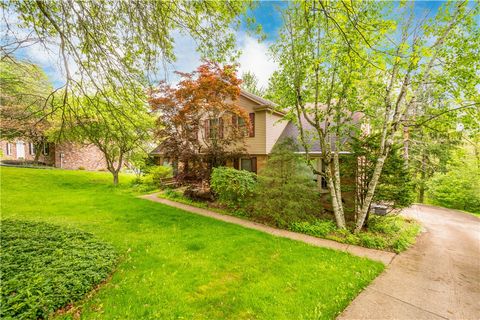 Photo of 1693 Hathaway Ln, Pittsburgh, PA 15241 (MLS # 1752600)
