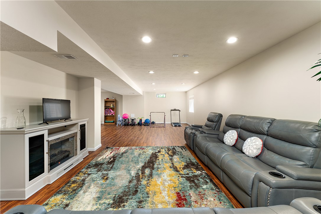 Pine Twp, Pennsylvania 15090, United States, 4 Bedrooms Bedrooms, ,4 BathroomsBathrooms,Residential,Active,167259