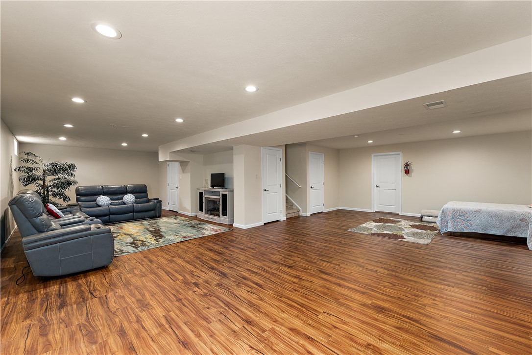 Pine Twp, Pennsylvania 15090, United States, 4 Bedrooms Bedrooms, ,4 BathroomsBathrooms,Residential,Active,167259