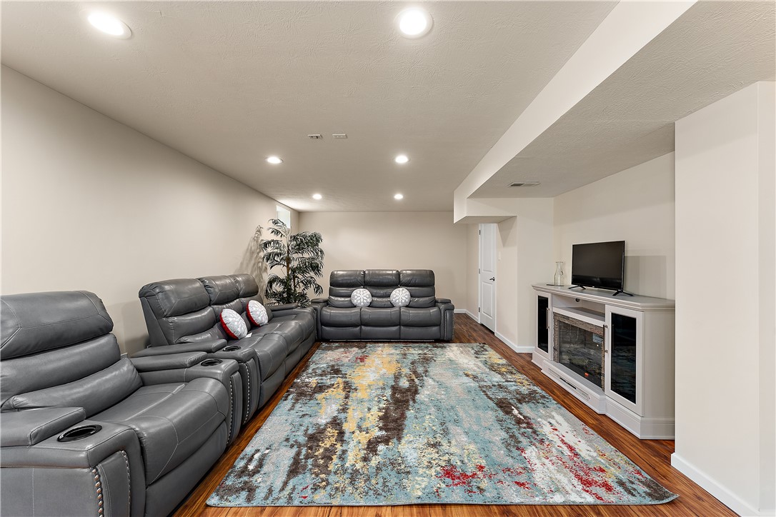 Pine Twp, Pennsylvania 15090, United States, 4 Bedrooms Bedrooms, ,4 BathroomsBathrooms,Residential,Active,167259