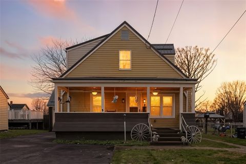 Photo of 709 Jefferson Ave, Natrona Heights, PA 15065 (MLS # 1731504)