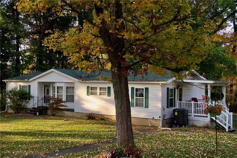 Photo of 9 Elm St, Stoneboro, PA 16153 (MLS # 1726934)