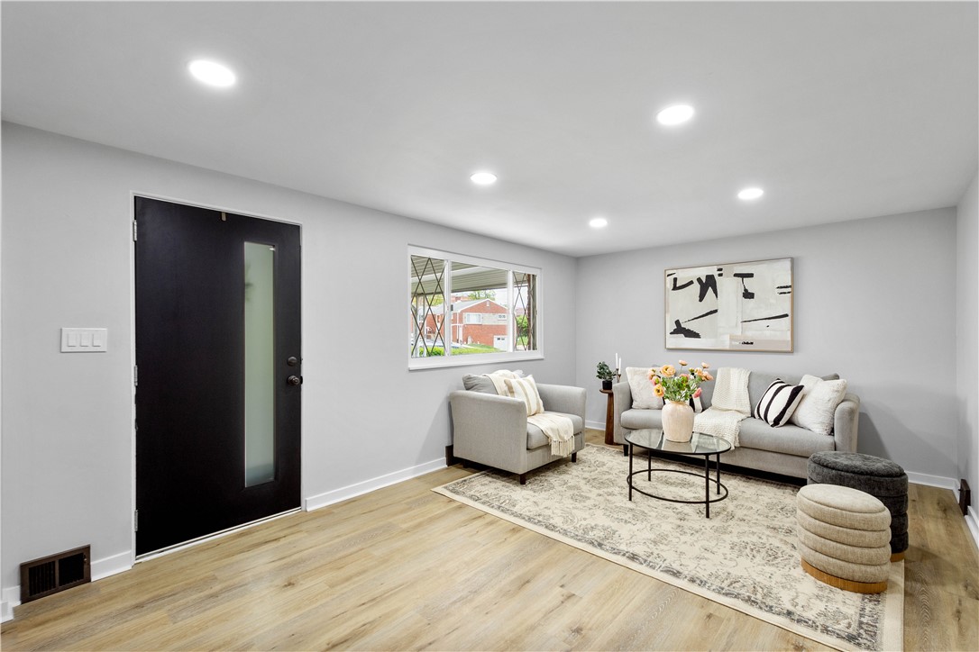 112 Eileen Dr