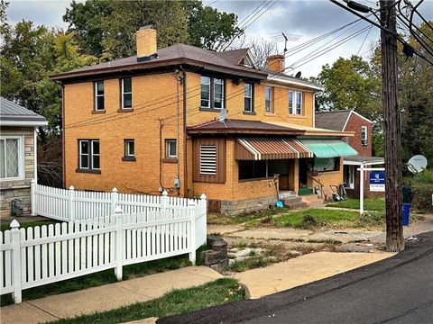 Homes For Sale - 650 Tarragonna St St<br/> Knoxville, PA 15210