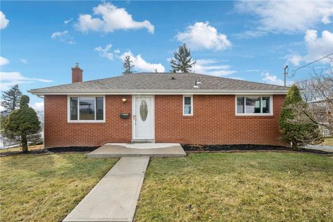 Photo of 10660 Crestview Dr, Irwin, PA 15642 (MLS # 1740788)