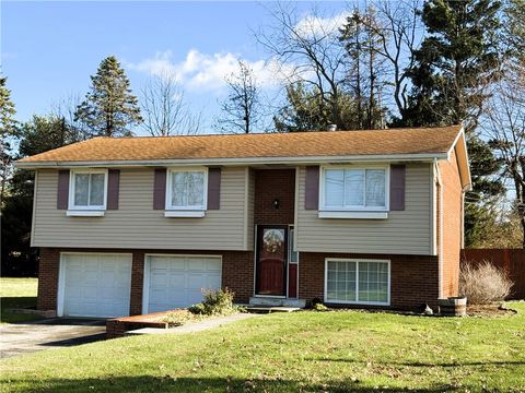 13 Lamplight Dr Unity Twp PA 15650